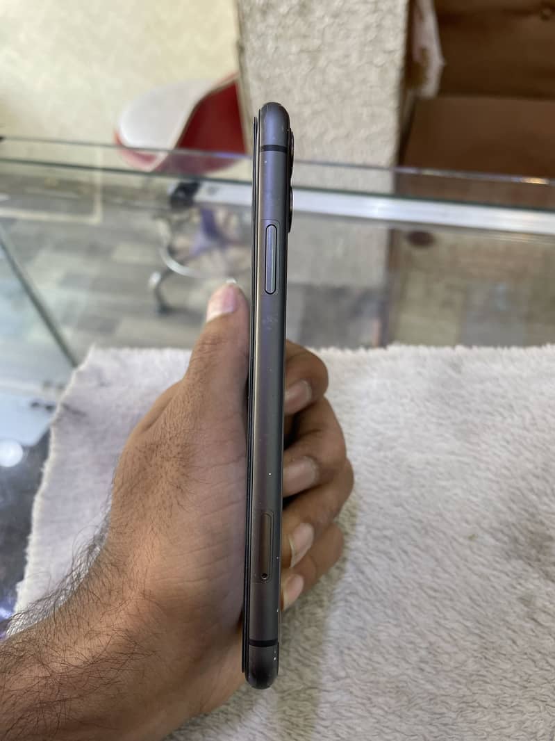 iPhone 11 5