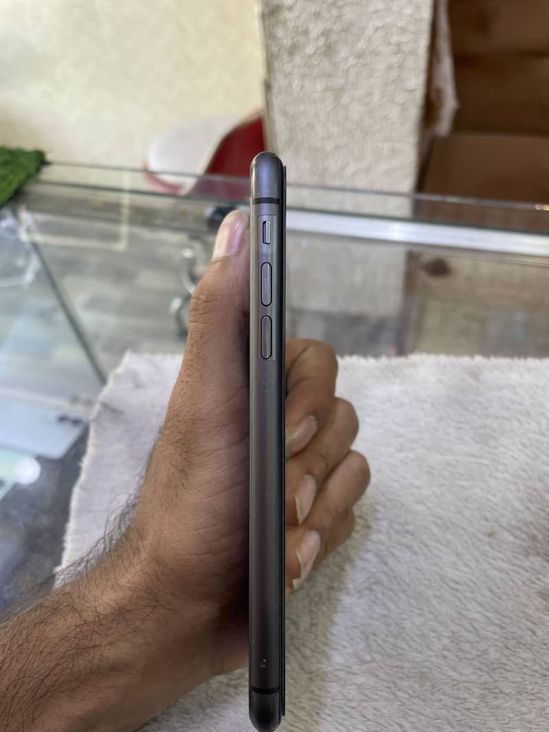 iPhone 11 6
