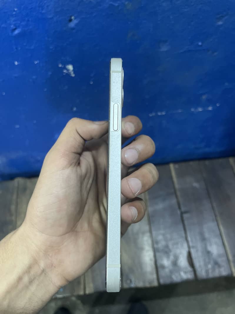 iPhone 12 4
