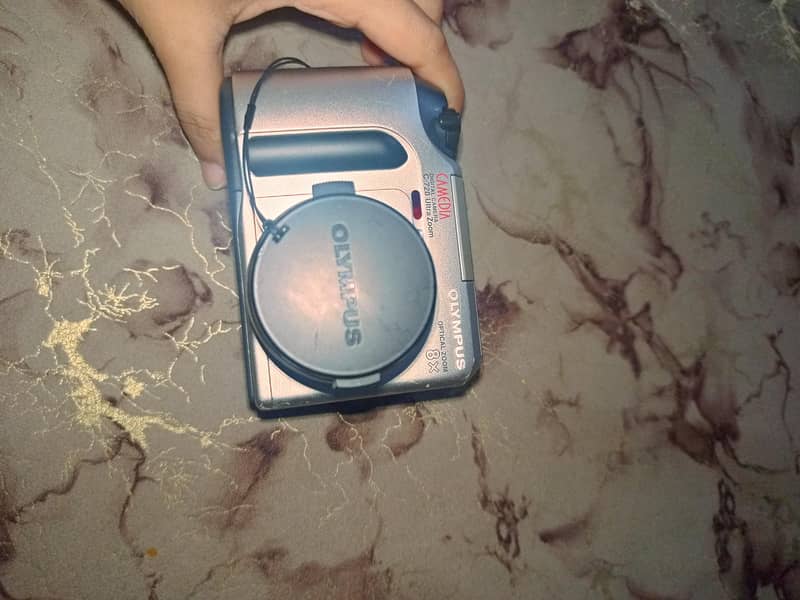 digital camera 8