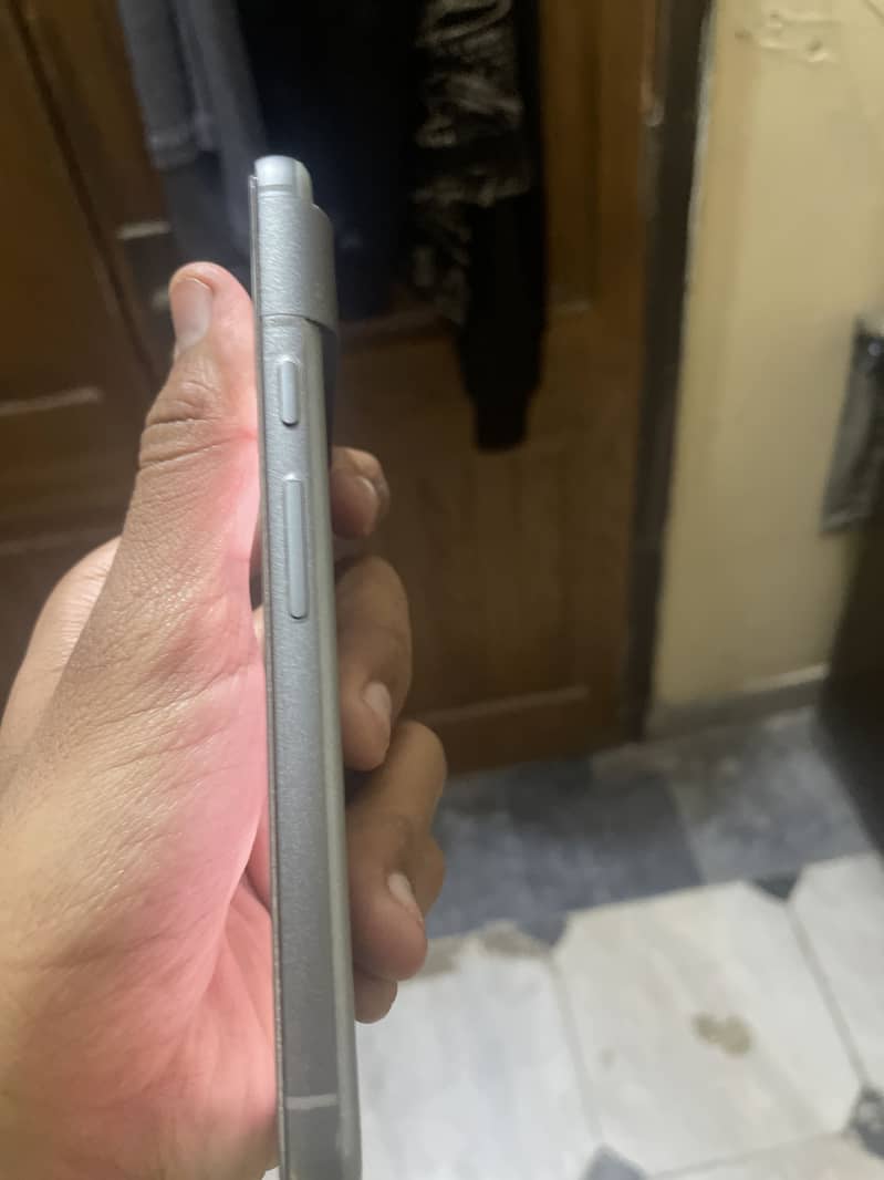 Google pixel 8 4