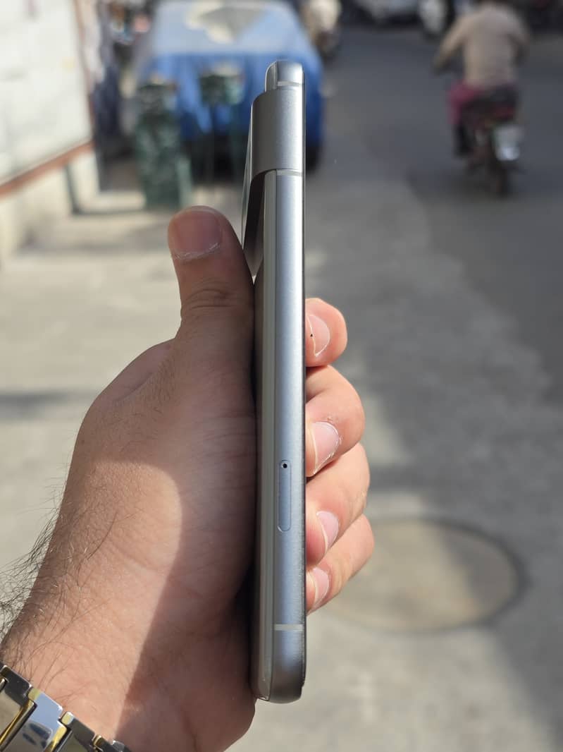 Google Pixel 8 4