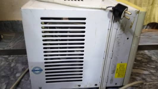 0.75 Ton Window AC (Frigidaire)