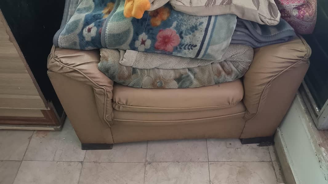 3 sofas leather poshis 2