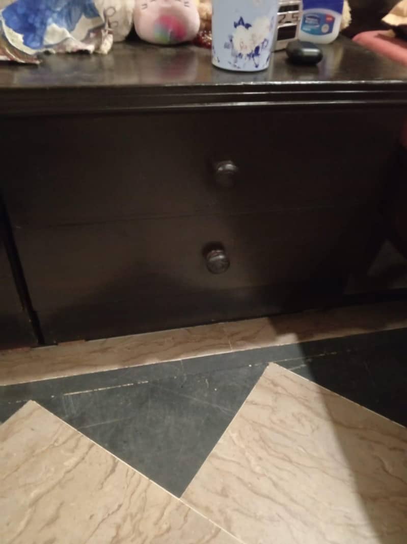 single bed with side table 1