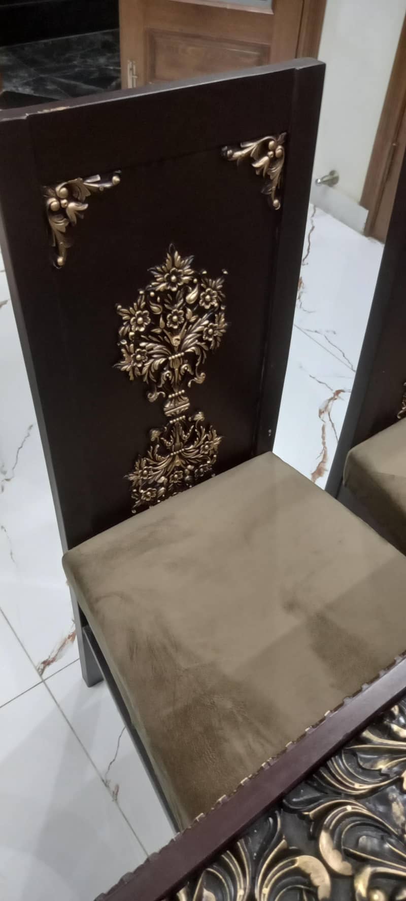 Dining Table 0