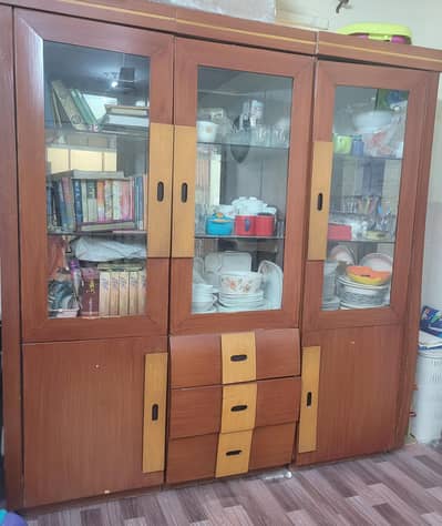 divider with free dressing table