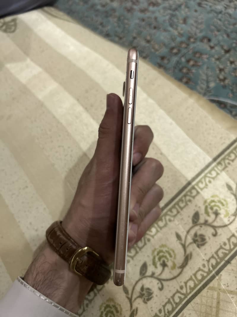 iPhone 8 Plus 1