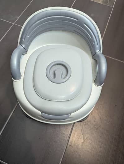 Baby potty training seat with handle