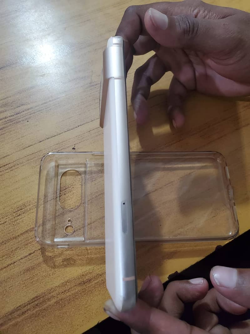 Google Pixel 8 4