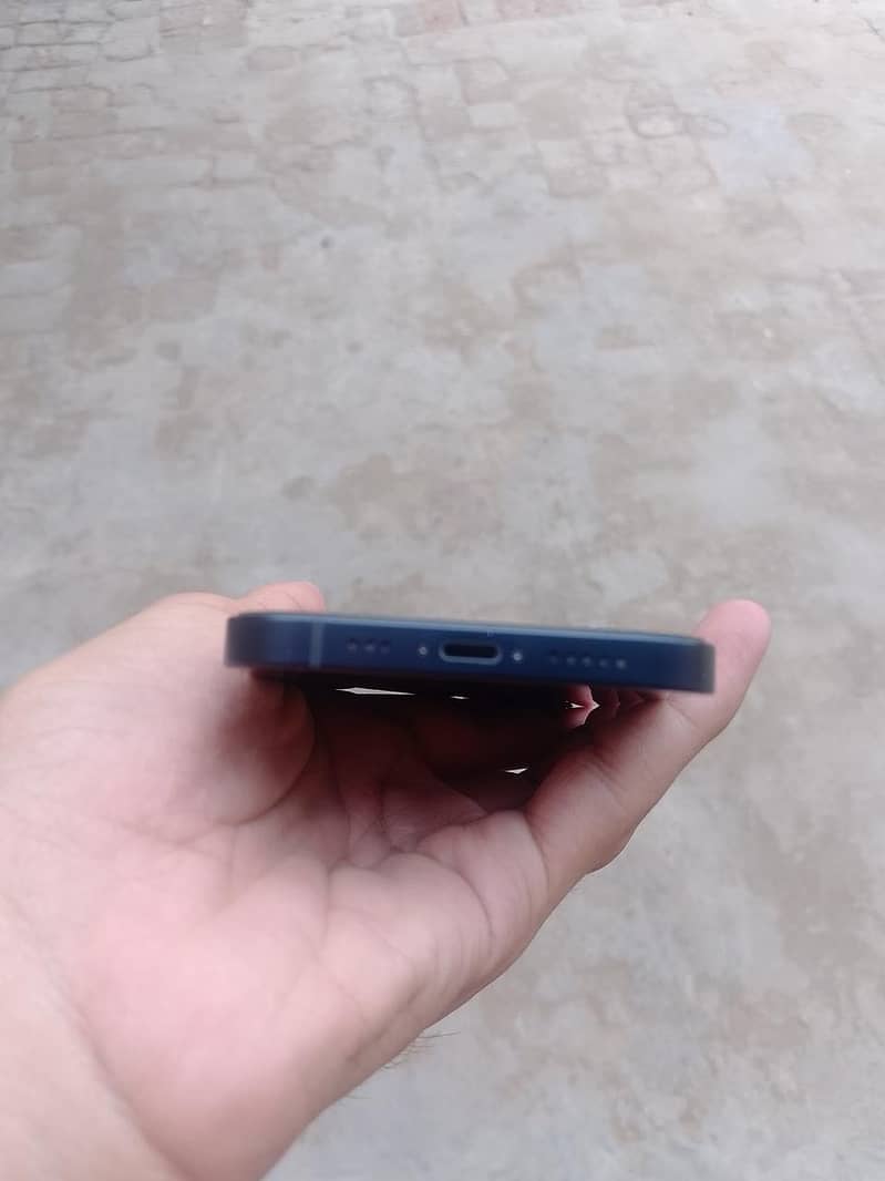 iPhone 12 4