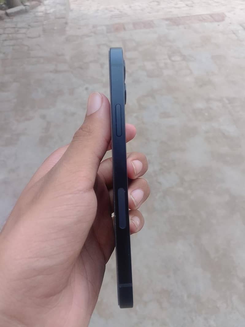 iPhone 12 6