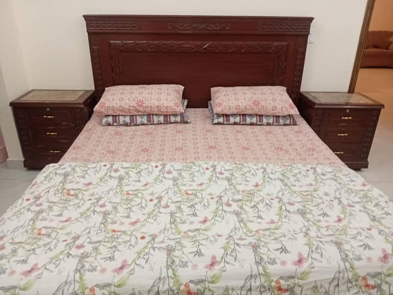 King bed 0