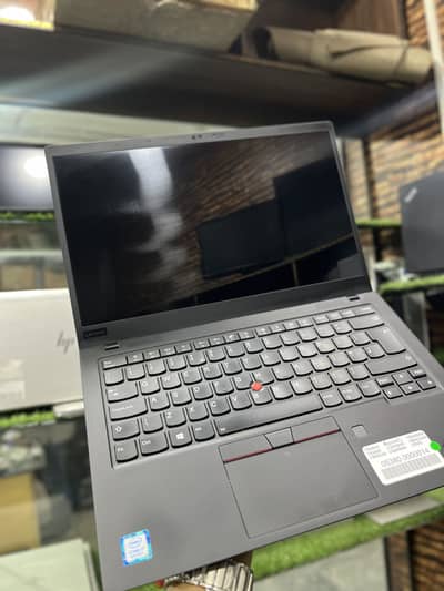 THINKPAD X1 CARBON