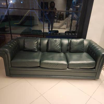 3 seater beautiful sofa for sale.
