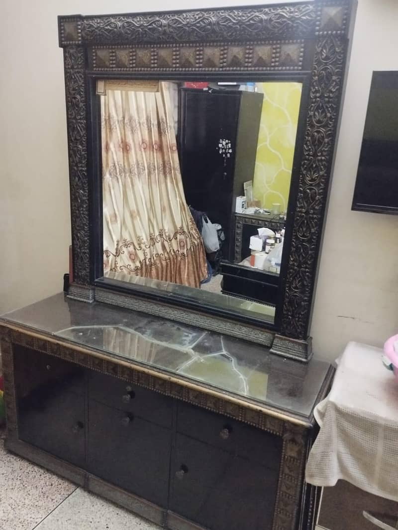 Dressing Table 0