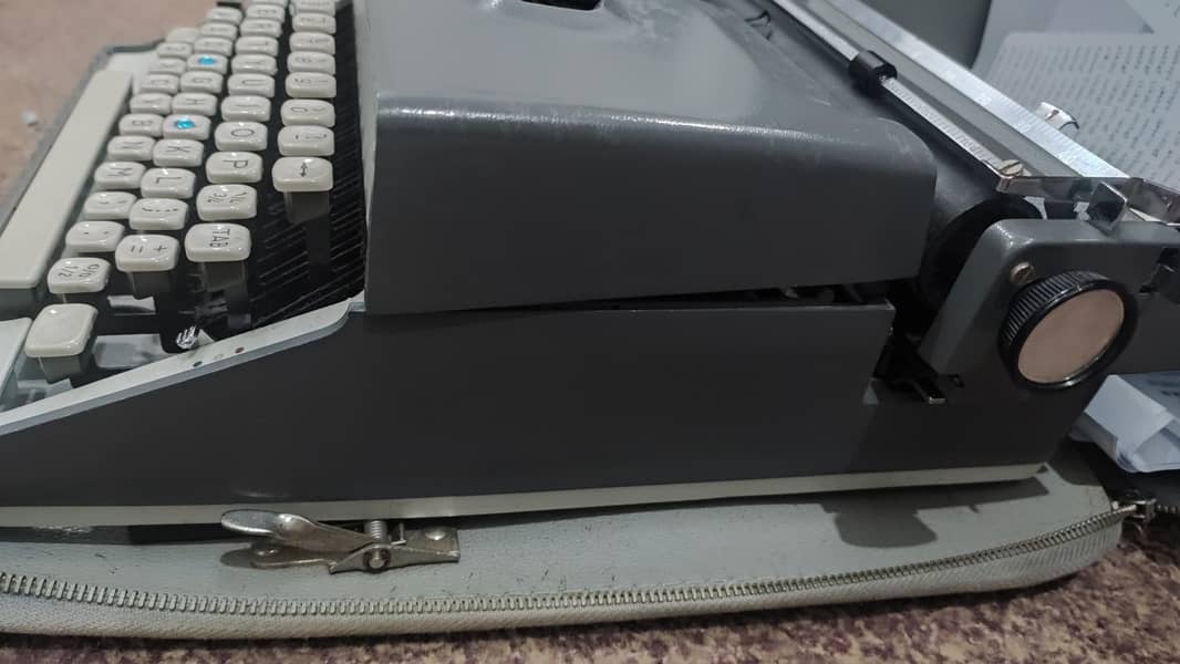 Typewriter 1