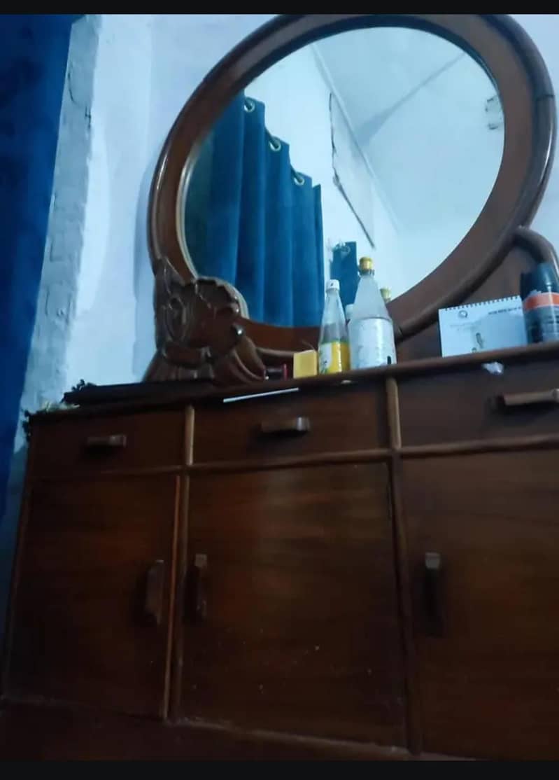 dressing table with drawers 0