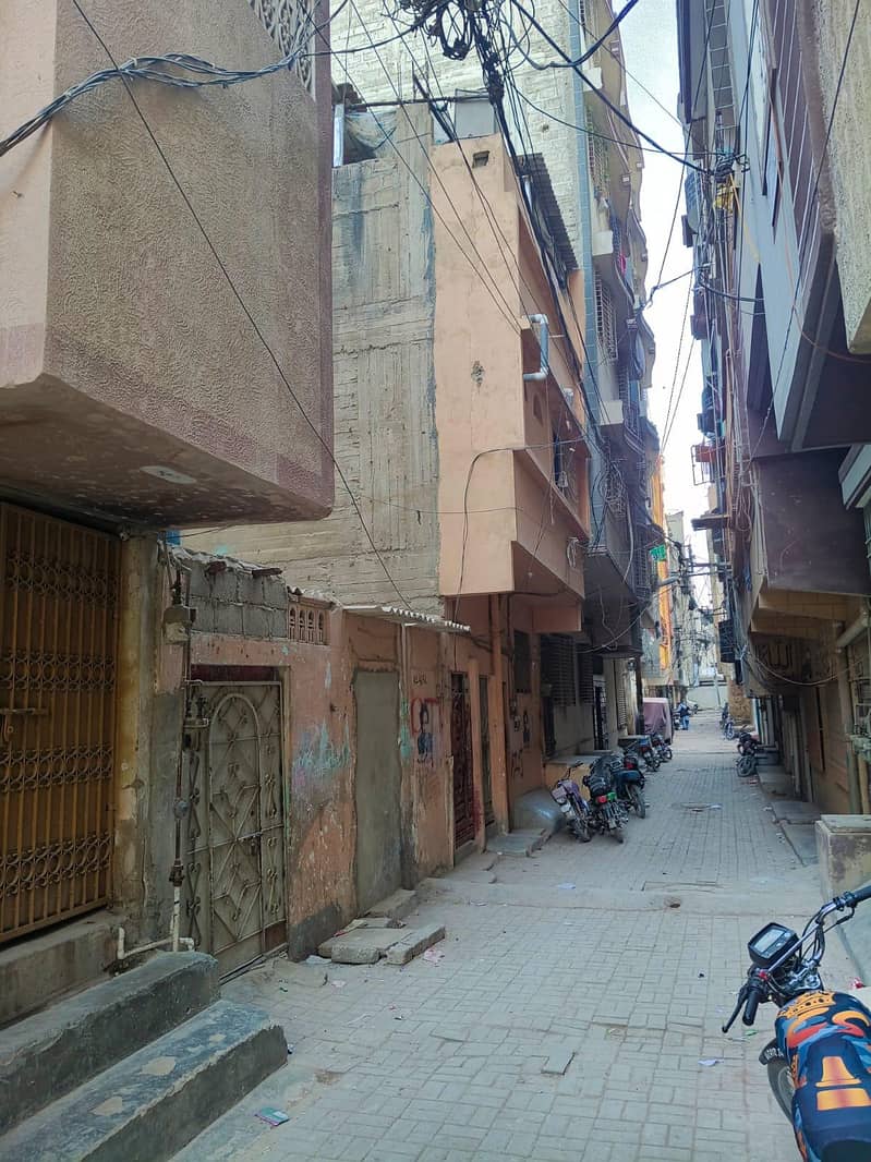 مکان براے فروخت 3فلور  2چھتیں آرسی سی 3