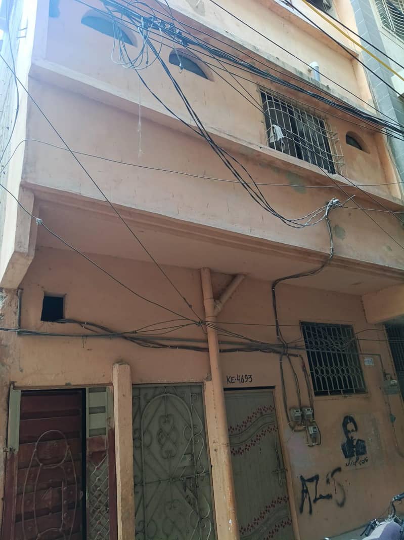 مکان براے فروخت 3فلور  2چھتیں آرسی سی 4