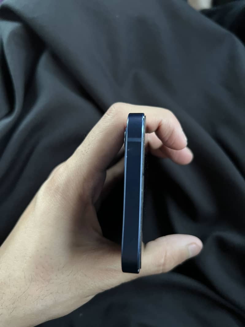iPhone 12 3