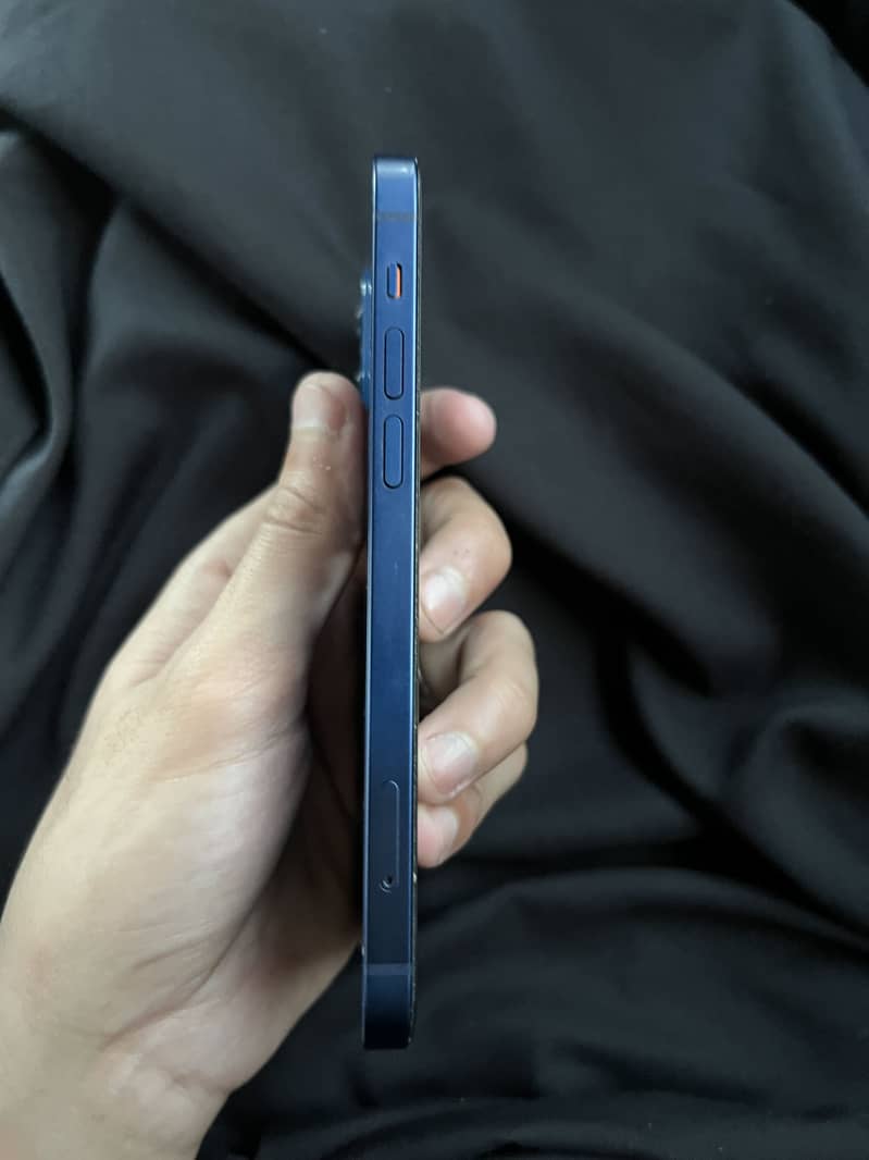 iPhone 12 4