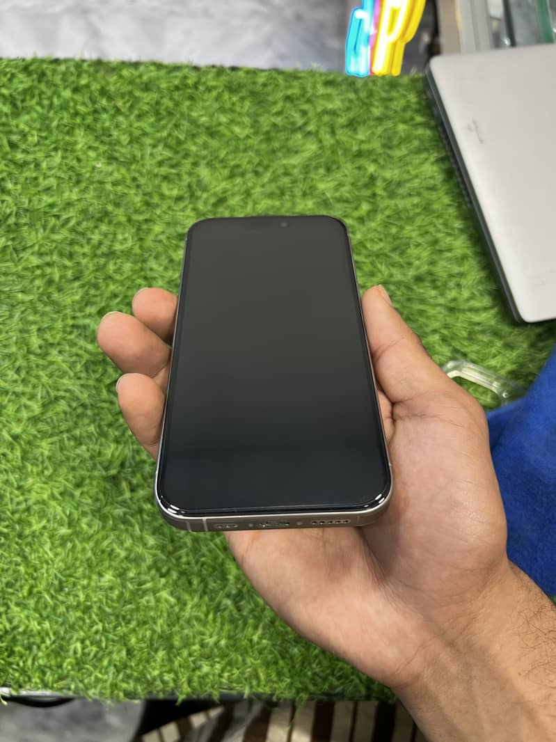 IPHONE 15 PRO 2