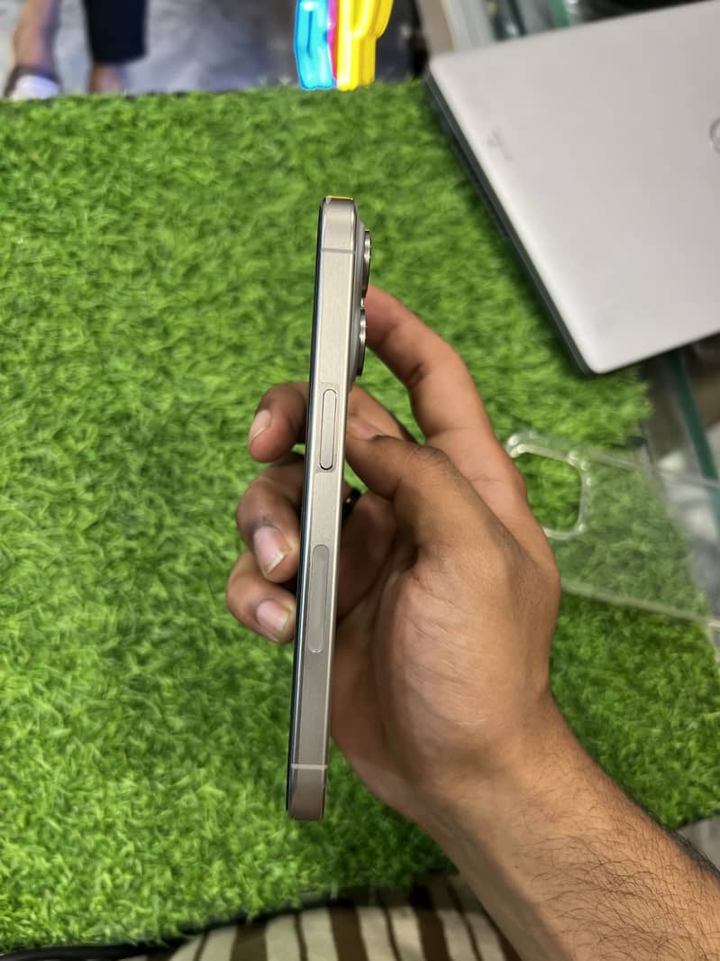 IPHONE 15 PRO 4