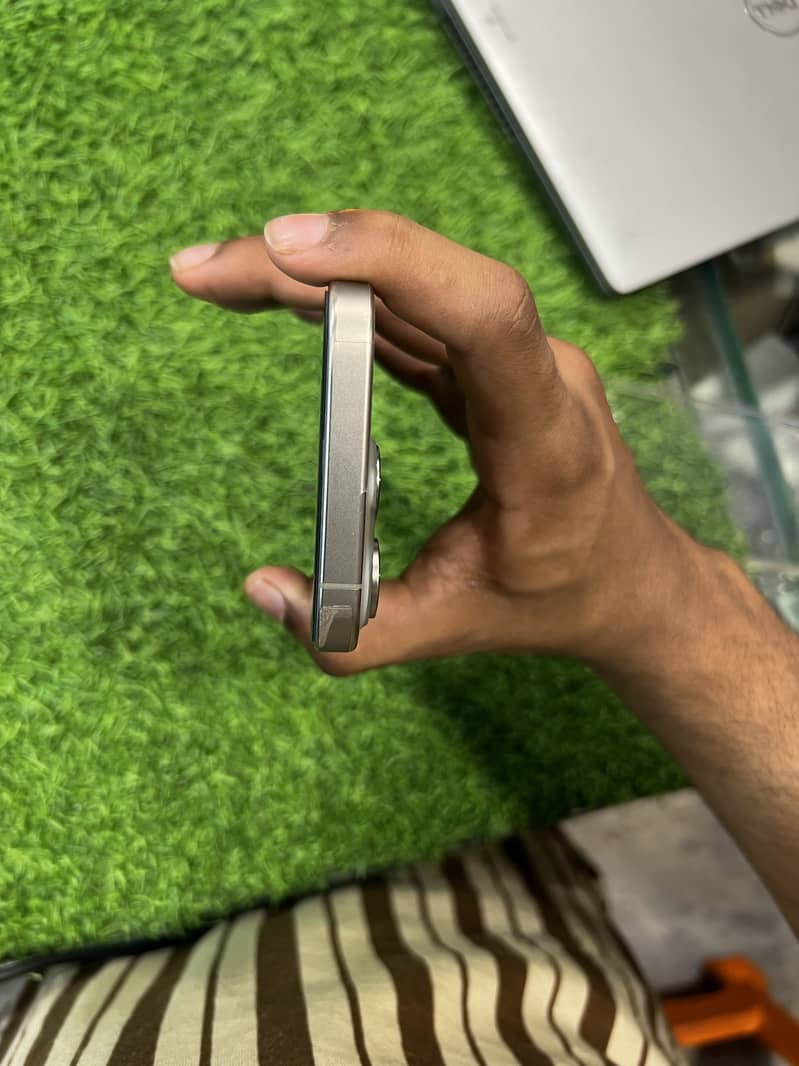 IPHONE 15 PRO 5