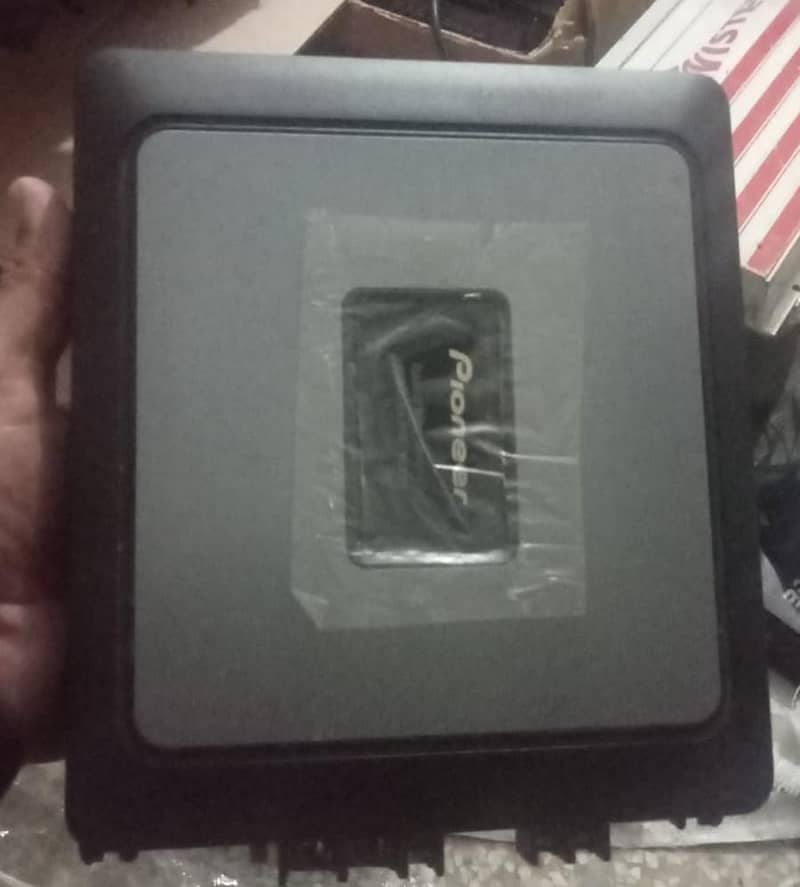 amplifiers subs speakers 11