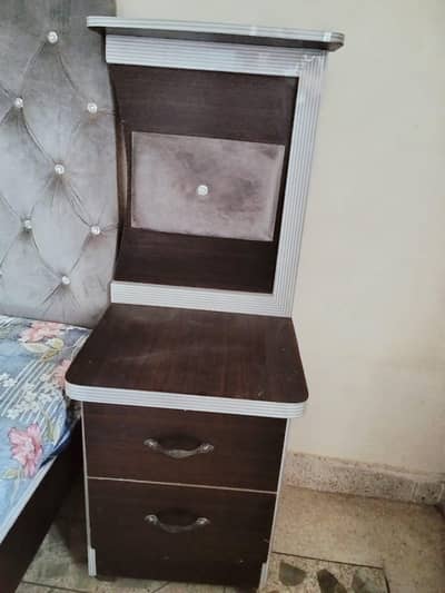 headboard bed with 2 sides tables