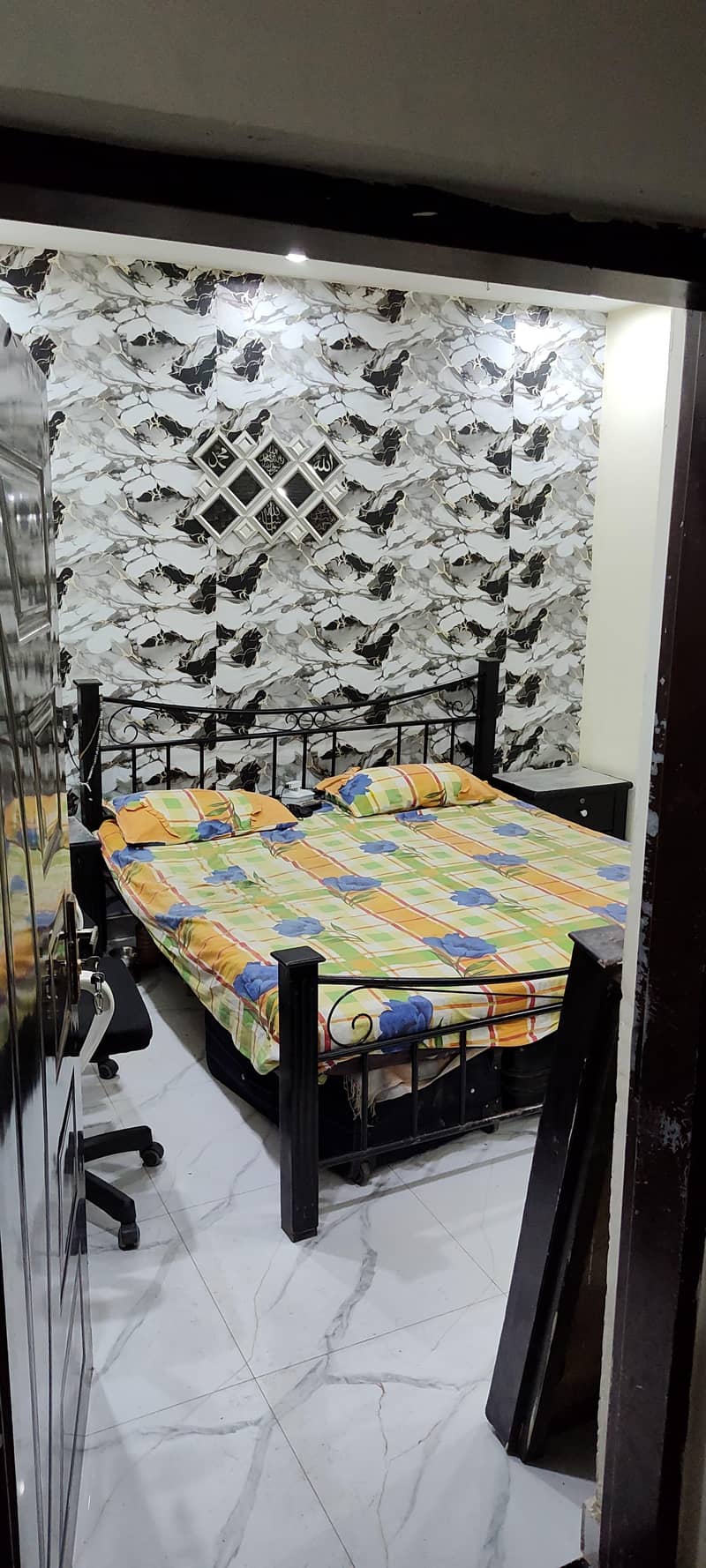 iron bed 0