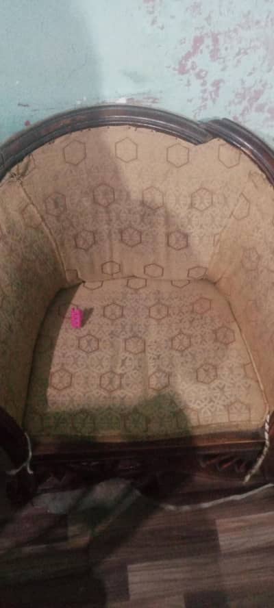 5 seater sofa hai rafali condition hai bilkul