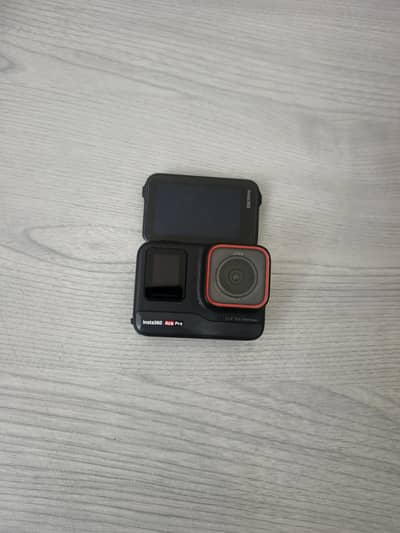 Insta360 Ace Pro | Mint Condition | All accessories and metal cover