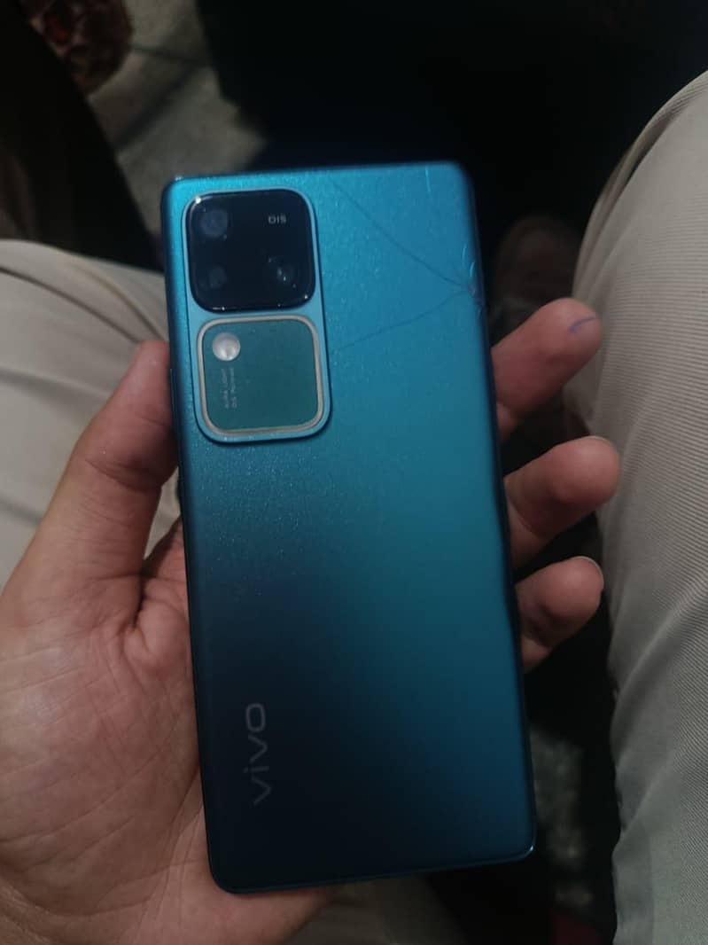 Vivi V30 1