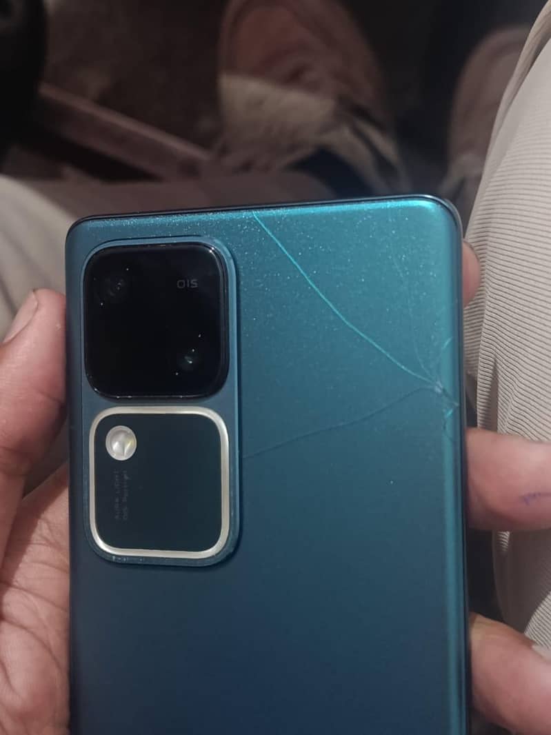 Vivi V30 2