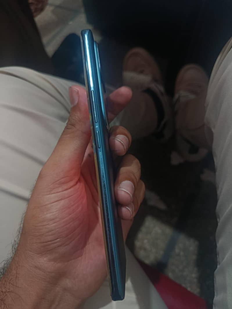 Vivi V30 3