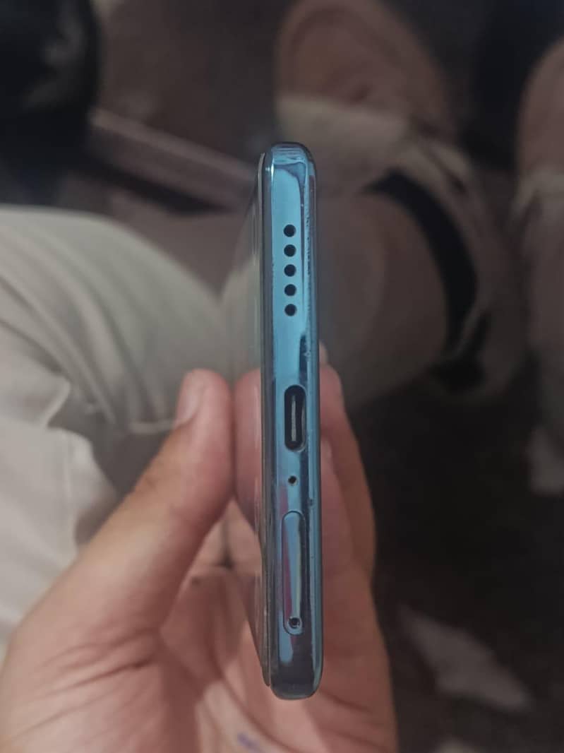 Vivi V30 4
