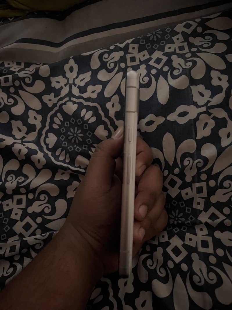 Google Pixel 7a 2
