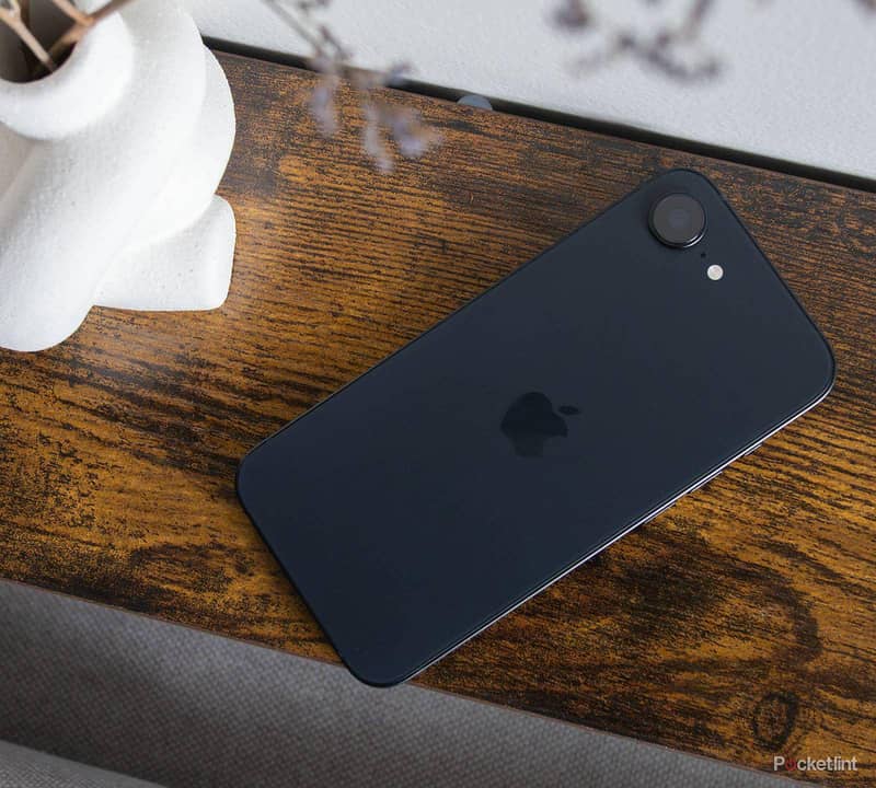 IPhone 16e 1
