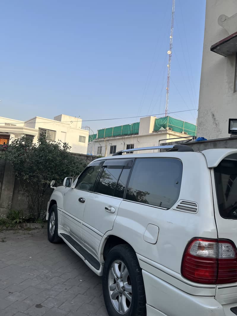 Lexus Cygnus 6