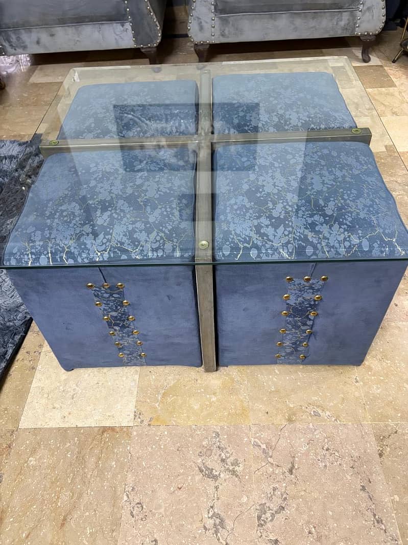 Center table wid stools 1