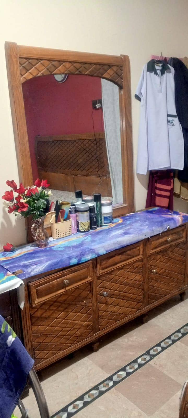 bed almari dressing table 0