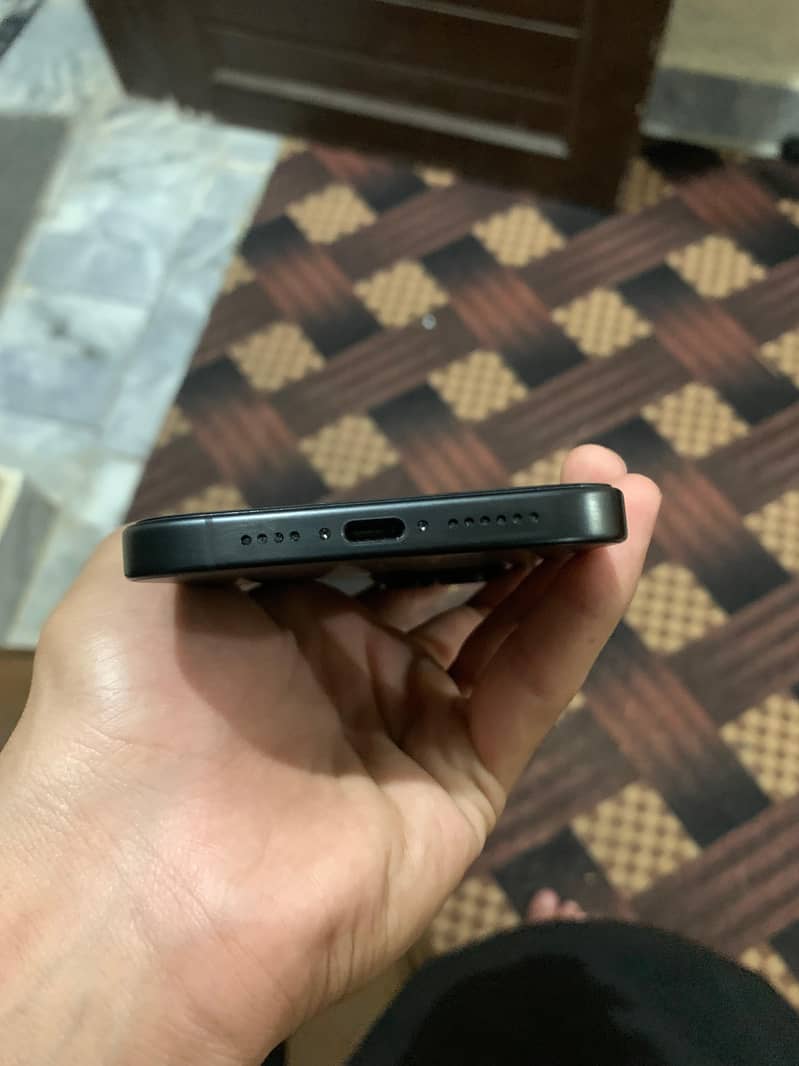 Iphone 15 pro max 4