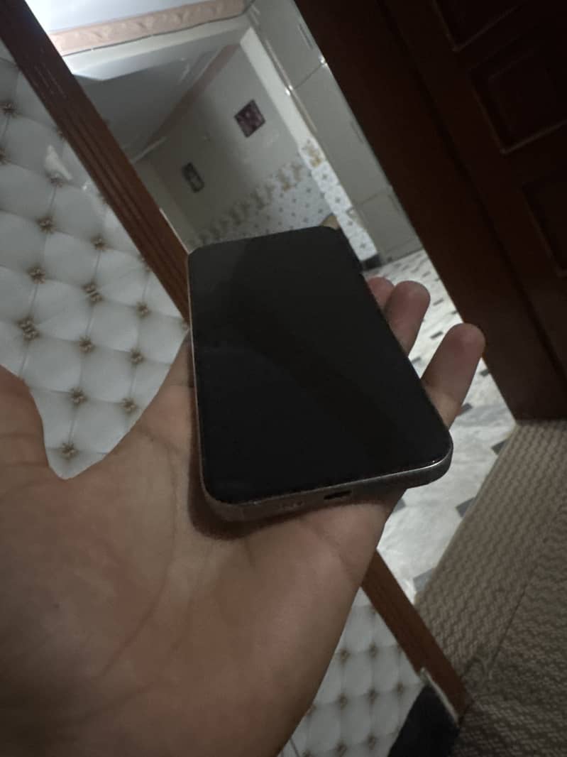One hand use 3