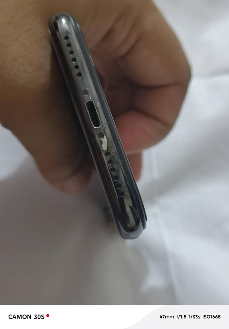 iPhone X 4