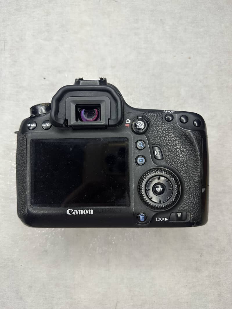 6D full frame camera body : 0