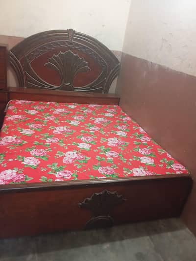 bed & side table & dressing All oky good condition