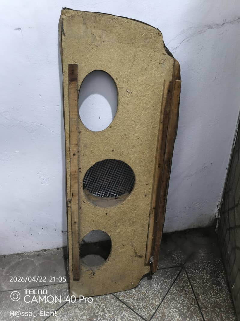 speaker tray 1