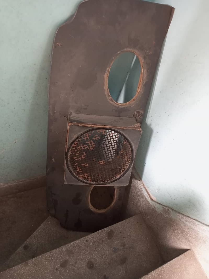speaker tray 2